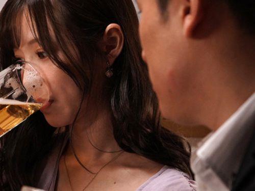 【天使もえ】婚約者を裏切ってチンポのデカい元カレと浮気するスレンダー美女！のアイキャッチ画像